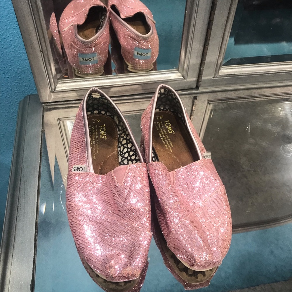 TOMS - Picture 2 of 3